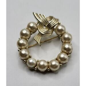 Vintage Faux Pearl Wreath Bow Brooch Gold Tone MX223 80s